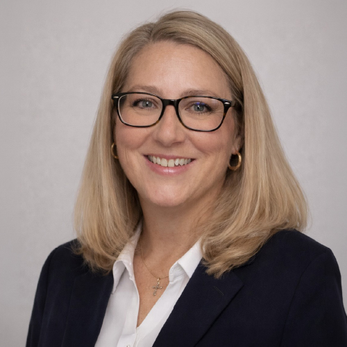 Traci Neuman Headshot